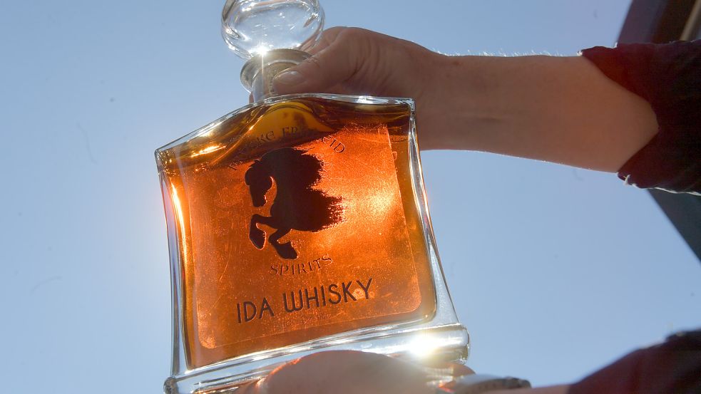 Eine Flasche mit 0,7 Litern Ida-Whisky kostet 119 Euro.