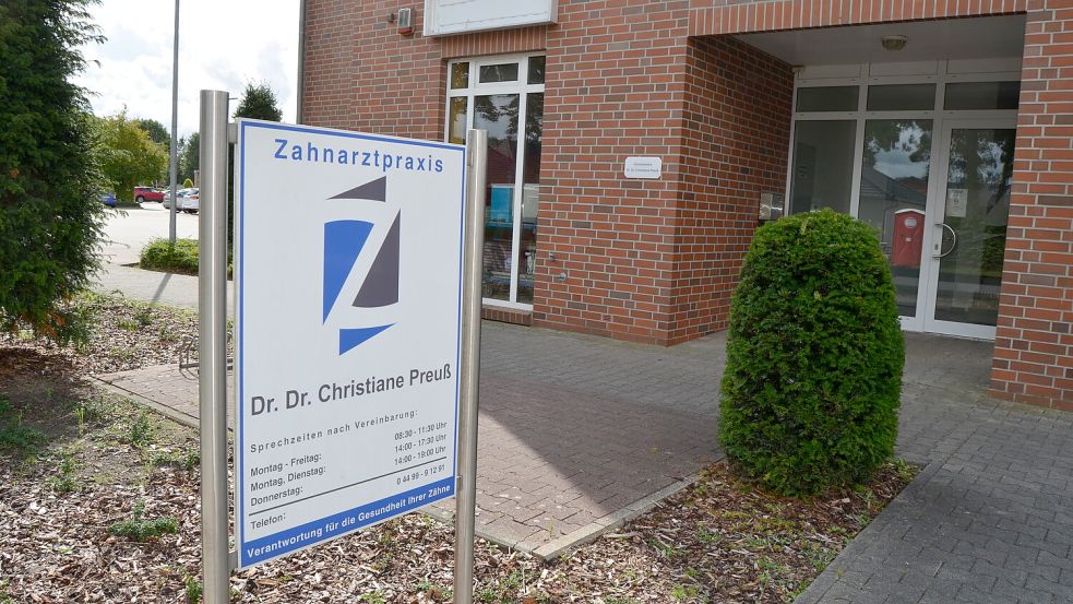 Bisher war in den Räumen an der Friesoyther Straße 22 in Barßel die Zahnärztin Dr. Dr. Christiane Preuß ansässig gewesen. Sie hat sich aus dem Berufsleben zurückgezogen. Nun hat die Dr. Balaom Mundgesund GmbH die Praxis übernommen. Foto: Fertig
