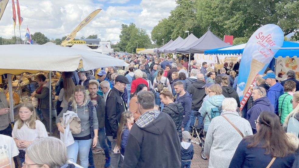 Im vergangenen Jahr war der Holland-Markt, der auf dem Parkplatz von Böckmann, de Wall und Intersport stattfand, sehr gut besucht. Foto: privat