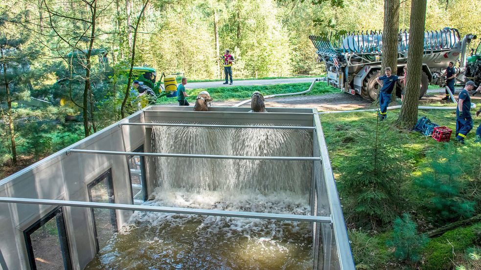 Auf dem Technischen Sammelplatz wurden Einsatzleitwagen, Führungscontainer, Drohnenteams und die Küche aufgebaut. Foto: Feuerwehr