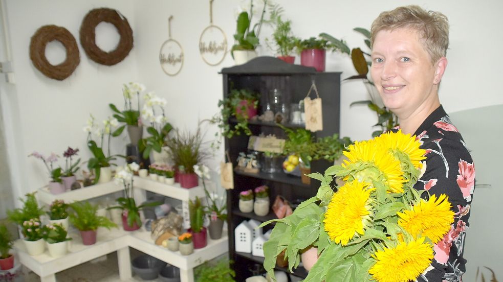 Nicole Bürjes eröffnet an diesem Freitag, 15. September, im Sika-Geschäftskomplex an der Großwolder Straße in Ihrhove ihr Blumengeschäft „De Blömen Warkstee“. Foto: Ammermann