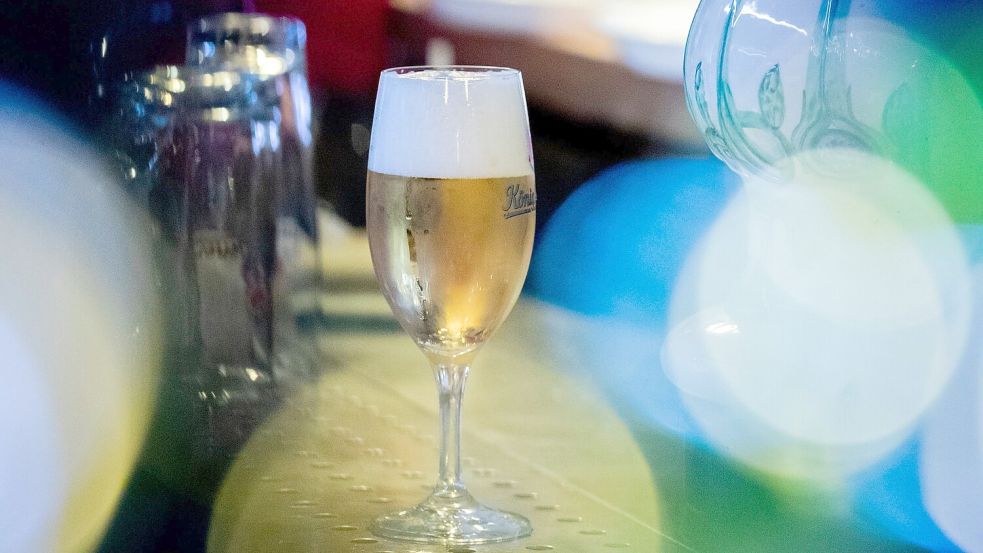 Durch das regelmäßige Feierabendbier gibt es schon eine Gewöhnung ans Trinken. Foto: Christoph Soeder/dpa/dpa-tmn