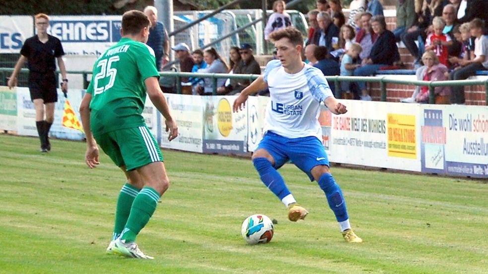 BW Papenburg (am Ball Mathis Antoni) strebt einen Heimsieg gegen den TV Dinklage an. Foto: Reemts