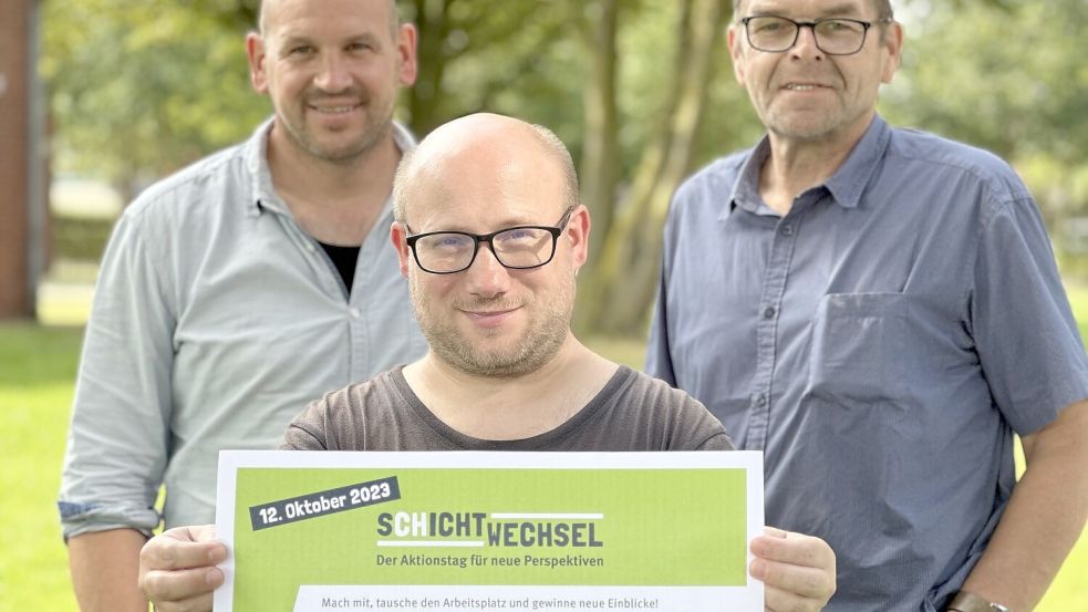 Werben für den „Schichtwechsel“ (von links): Jan Lübbers (Bereichsleiter Arbeit), Thilo Wessel (Beschäftigter und Werkstattratsmitglied) und Ralf Sinningen (Leiter Berufliche Teilhabe). Foto: Wimberg