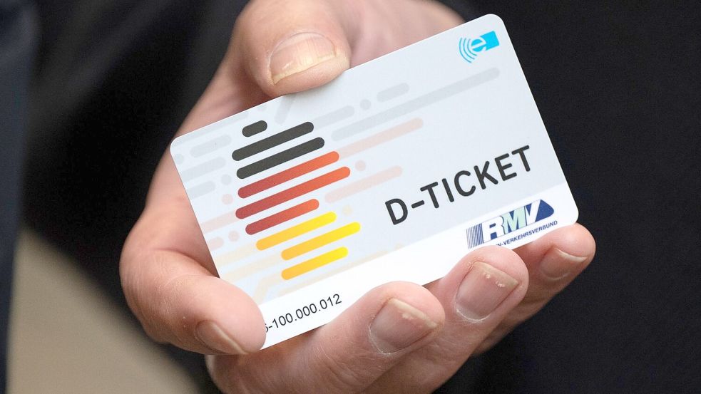 Der Verband Deutscher Verkehrsunternehmen (VDV) warnt vor einem Aus des Deutschlandtickets. Foto: Boris Roessler/dpa