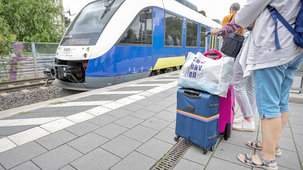 In der Zeit vom 26. September bis 3. Oktober übernehmen zum Teil Busse den Zugverkehr zwischen Bremen und Lohne. Foto: Jörn Martens