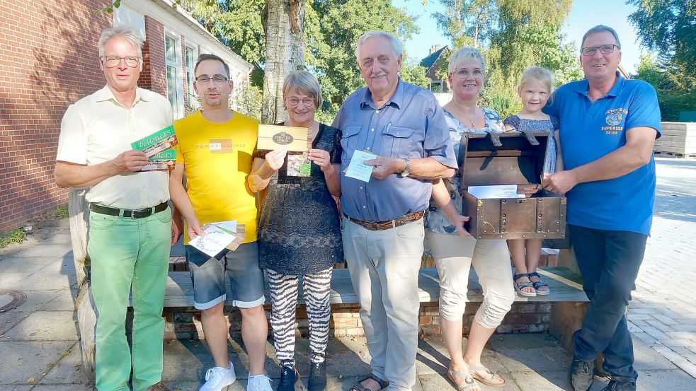 Ein Teil des Fördervereins Tourismus Rhauderfehn: Helwig Weber (2. Vorsitzender), Ubbo Harders (Schriftführer), Jutta van den Berg (aktives Mitglied Veranstaltungsausschuss), Wilhelm Roßbach (1. Vorsitzender), Marion de Buhr, Hanna Schendel und Horst Meyer.