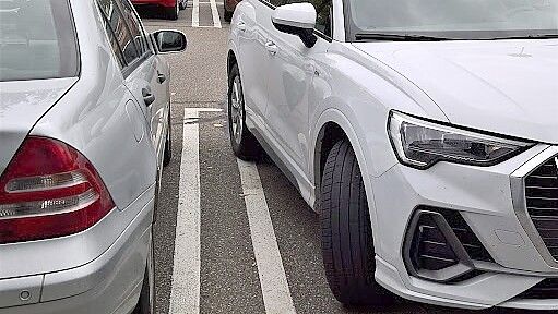 Gerade mit großen Autos ist das Parken in der Stadt schwierig. Foto: imago images/Manfred Segerer