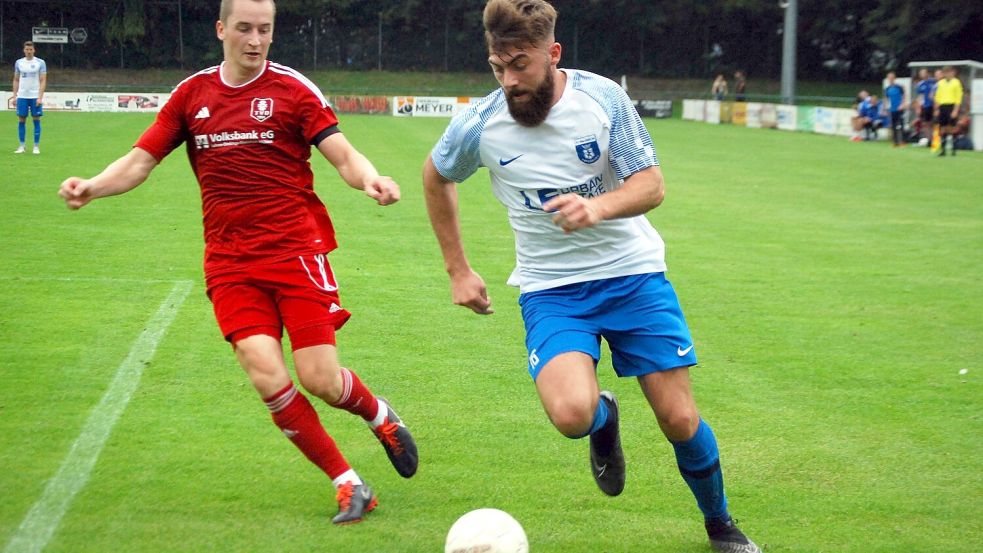 Nach dem mageren 1:1 gegen Dinklage wollen Arlind Jonjic (rechts) und BW Papenburg gegen Bevern den nächsten Heimsieg einfahren. Foto: Reemts