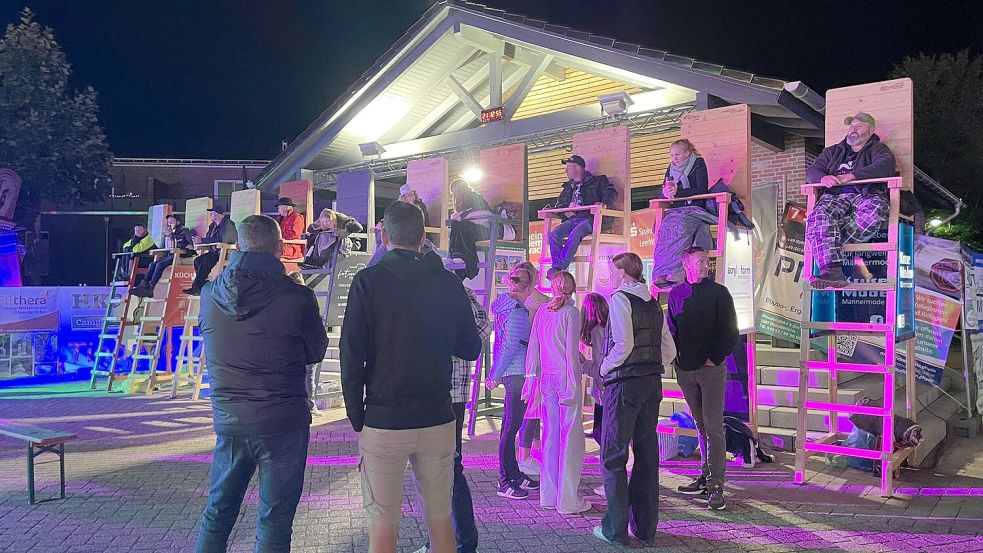 Die erste Nacht beim Pfahlsitzen steht an. Fotos: Hellmers