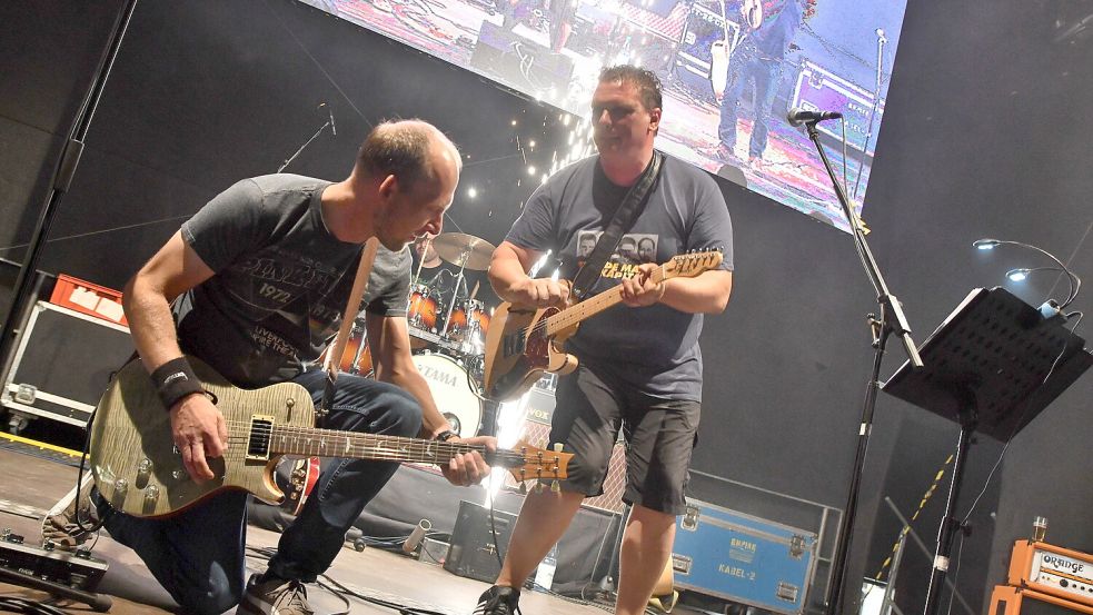 Ralf Janssen (rechts)von Hearts Fear hat zehn Musiktipps gegeben. Das Foto zeigt ihn mit Jens Boldt. Foto: Hellmers