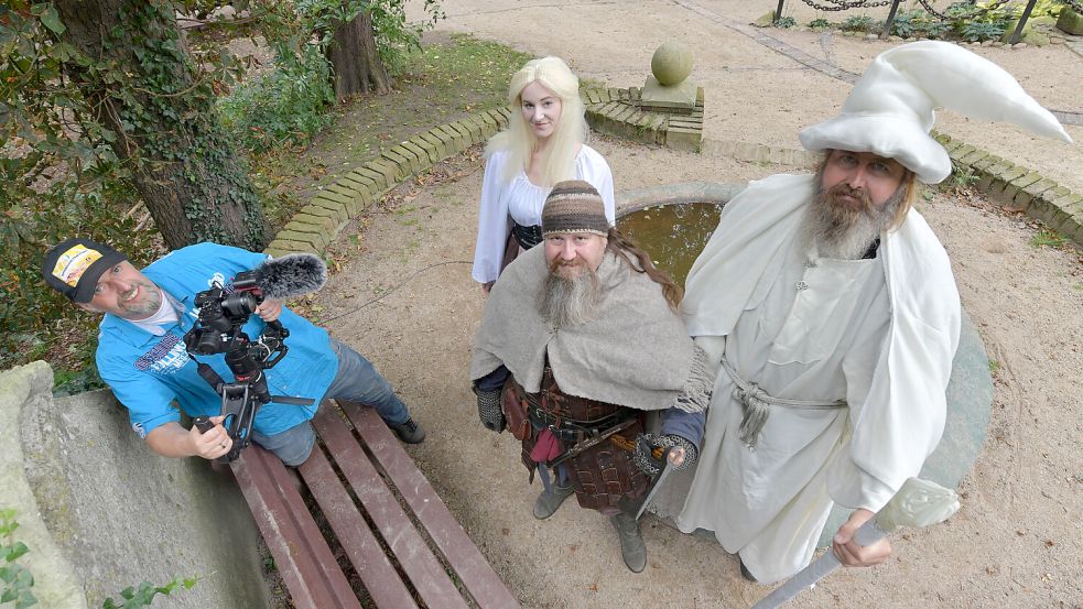 Kameramann Stefan Thien (von links), Josephine Goertz als Éowyn, Michael Fleßner als Gimli und Norbert Eggers-Welp als Gandalf.