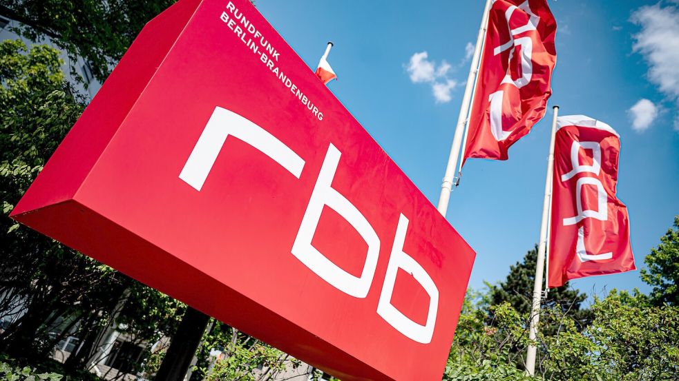 Die Sonderstellung der Kirche wird von Mitarbeitern des RBB kritisiert. Foto: dpa | Fabian Sommer