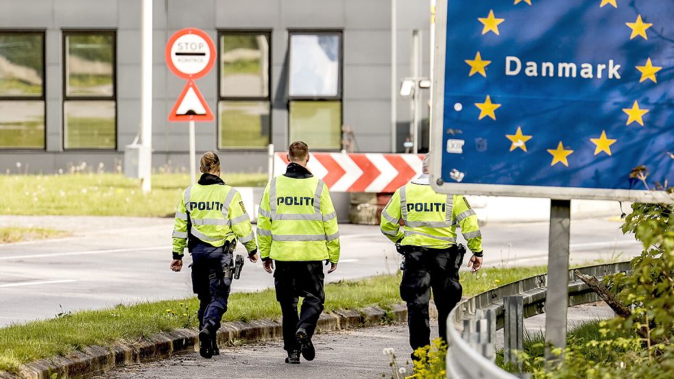 Polizei an der deutsch-dänischen Grenze. Jahrelang hatte Dänemark die Grenzübergänge wieder kontrolliert. Auch in anderen Bereichen der Migration tritt Dänemark härter auf als Deutschland. Foto: dpa