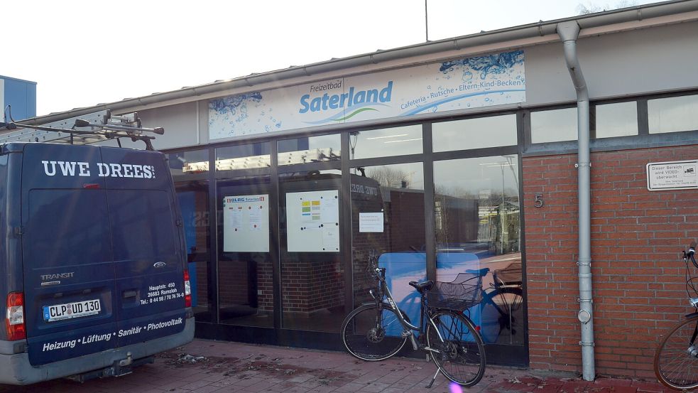 Das Freizeitbad Saterland in Ramsloh ist bis auf Weiteres geschlossen. Als Grund für die Schließung gibt die Gemeinde Saterland eine „sicherheitsrelevante Überprüfung“ an. Foto: Fertig