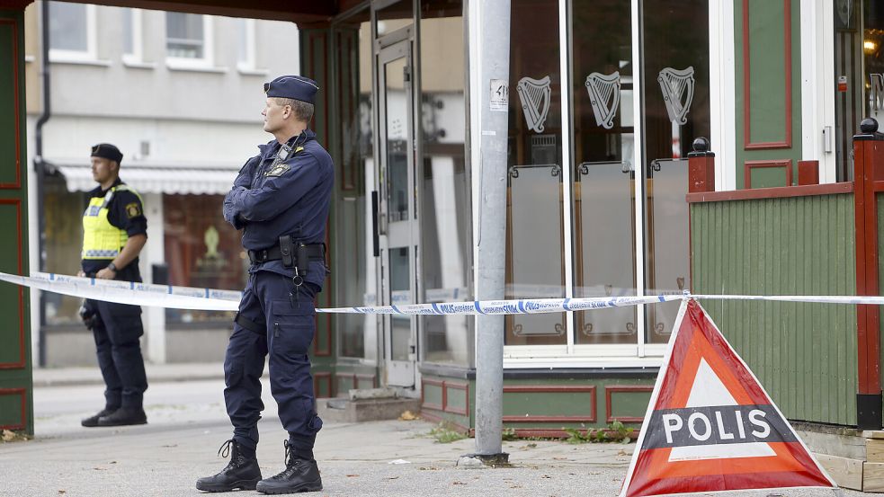 Die schwedische Regierung bekommt die ungezügelte Bandenkriminalität nicht in den Griff. Bei Schüssen in einer Kneipe gab es nun wieder Tote. Foto: dpa/AP/TT News Agency