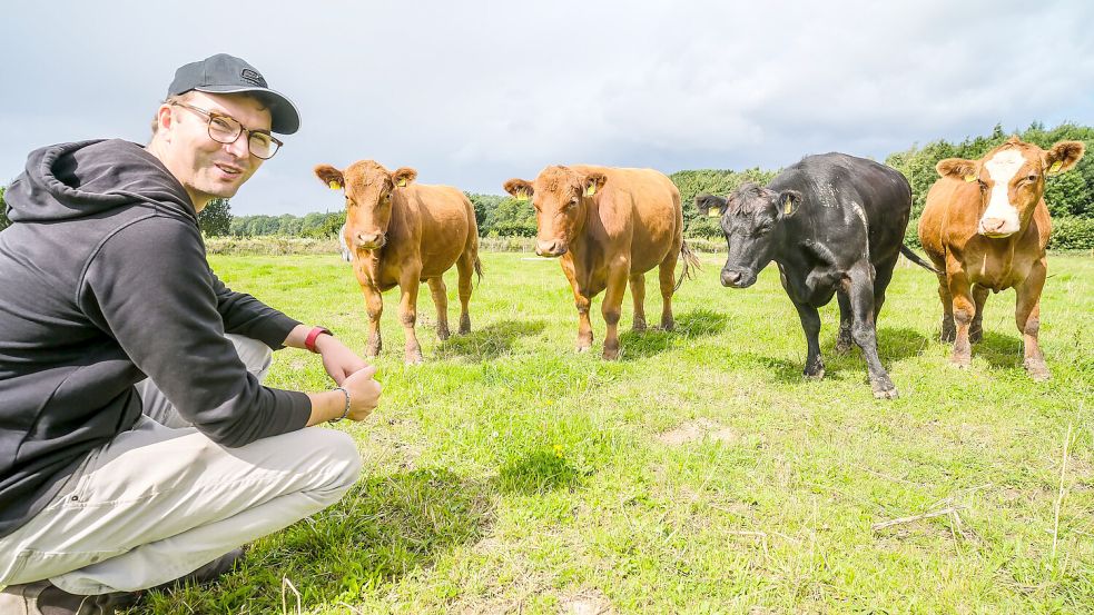Die Tierhaltung ist ein Bereich, den Landwirt Dirk Hopmann und seine Familie auf dem Hof Sandbek umstrukturiert haben. Foto: Sebastian Iwersen