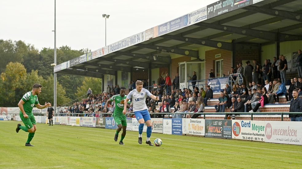 BW Papenburg (am Ball Niklas Papen) fand kaum Lösungen gegen den BV Garrel. Foto: Lohmann