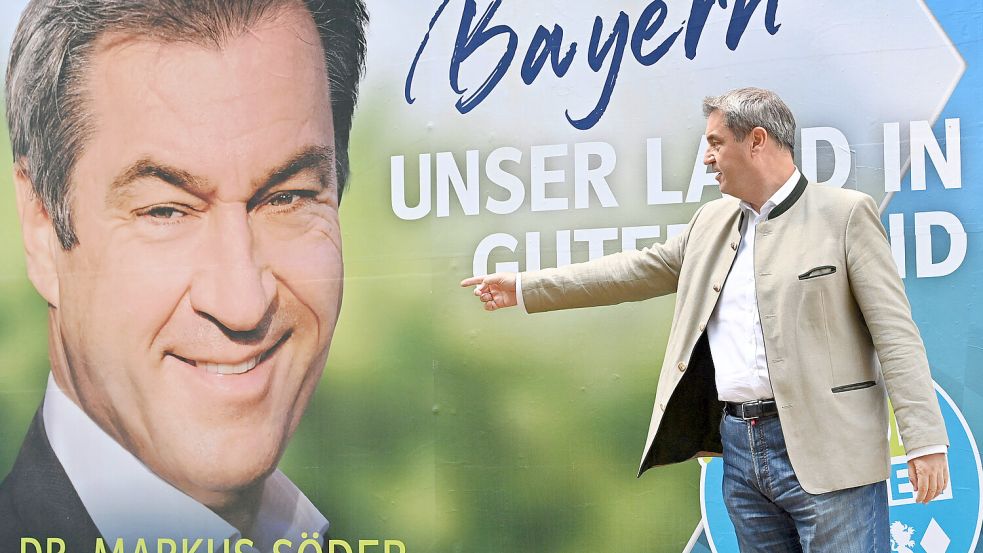 Wahlplakate allein reichen der CSU nicht. Jetzt hat sie ein Wimmelbild herausgebracht, auf dem Marcus Söder gleich mehrfach auftaucht. Foto: Imago/Frank Hoermann/Sven Simon