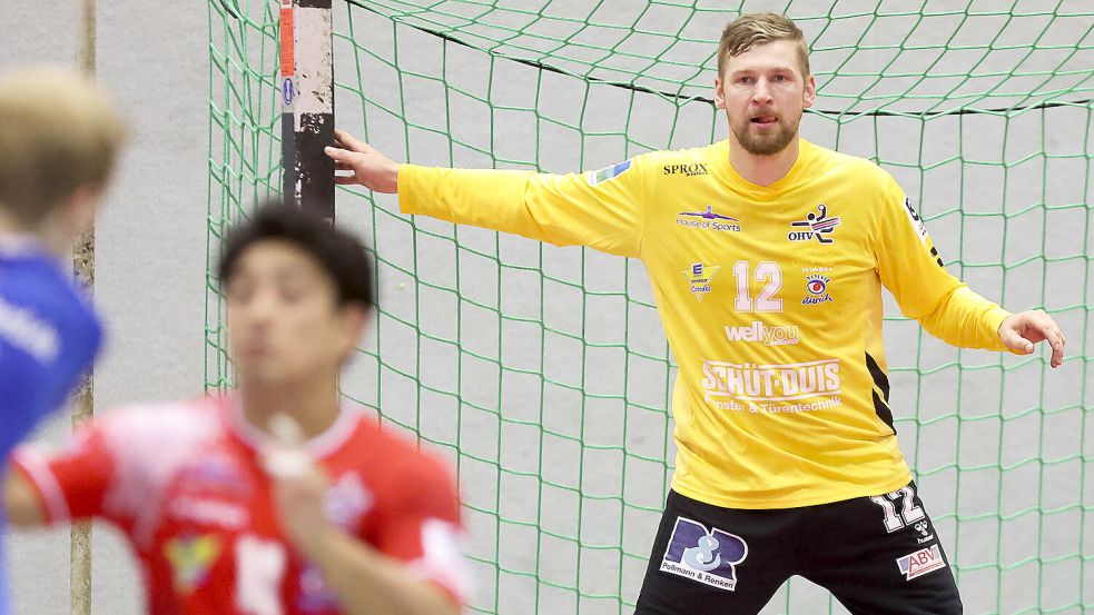 Aurichs Torhüter Edgars Kuksa ist wieder fit und kann am Sonntag im Heimspiel gegen Ahlen seinem Team helfen. Foto: Doden/Emden