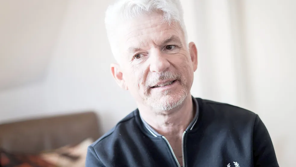 Heinz Strunk in seiner Hamburger Wohnung. Foto: picture alliance/dpa