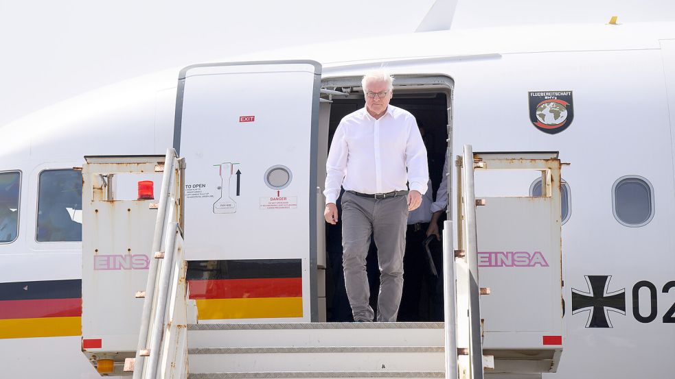 Terminänderung: Von Kap Verde ging es für Bundespräsident Frank-Walter Steinmeier direkt weiter in die USA. Foto: dpa/Bernd von Jutrczenka