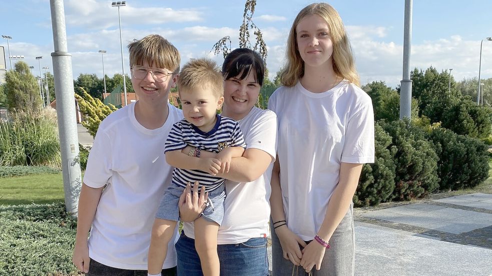 Trafen sich in Sroda Slaska: Maciek, seine Mutter Monika mit dem kleinen Bruder und Lia.