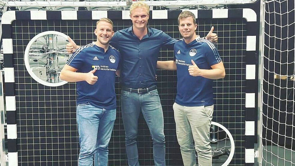 Stefan Siebolds (links) und Jens Schipper (rechts) mit Ruderer Oliver Zeidler. Foto: Privat