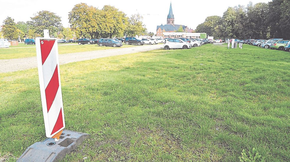 Ihrem Marktplatz am Untenende bescheinigt die Stadt Papenburg in mehrerlei Hinsicht einen schlechten Zustand. Das soll sich ändern. Foto: Schade