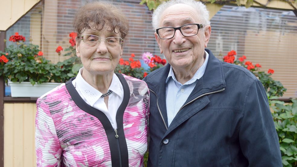 Ilse und Adolf Geyken aus Ihrhove feiern an diesem Donnerstag das Fest der diamantenen Hochzeit. Foto: Weers
