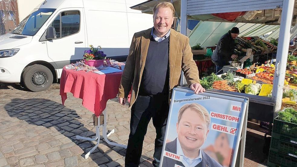 SPD-Politiker Christoph Gehl an einem Wahlkampfstand. Foto: Constanze Emde