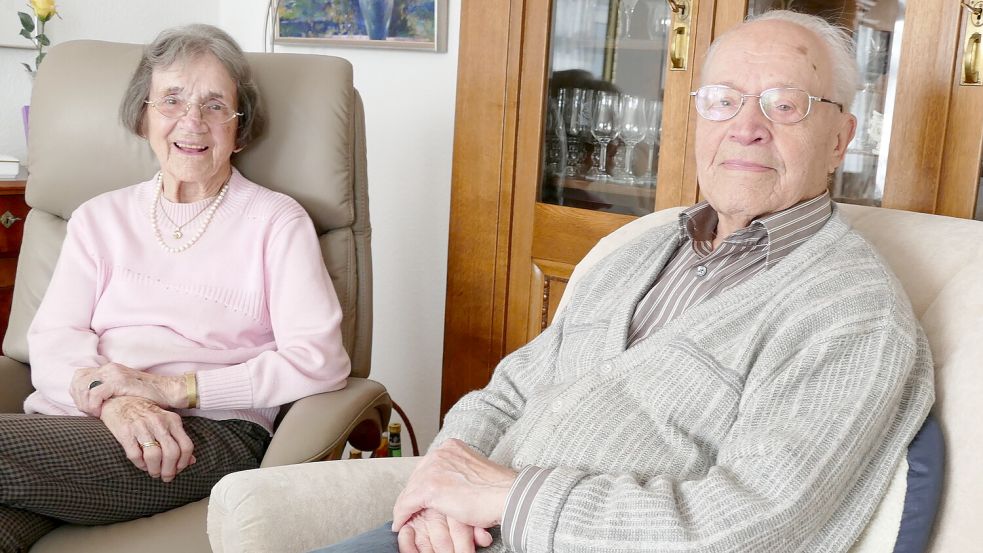 Sie waren unzertrennbar: Günther und Karla Graepel. Vor einem Jahr war Karla Graepel gestorben, am Montag ihr Mann Günther. Dieses Foto stammt aus dem Jahr 2019. Archivfoto: Wieking.