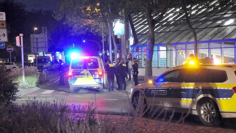 Die Polizei nahm den Mann mit zur Wache. Foto: Wolters