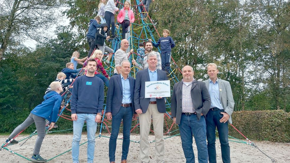 Freude in Langholt über die Auszeichnung als Sportfreundliche Schule. Foto: Scherzer