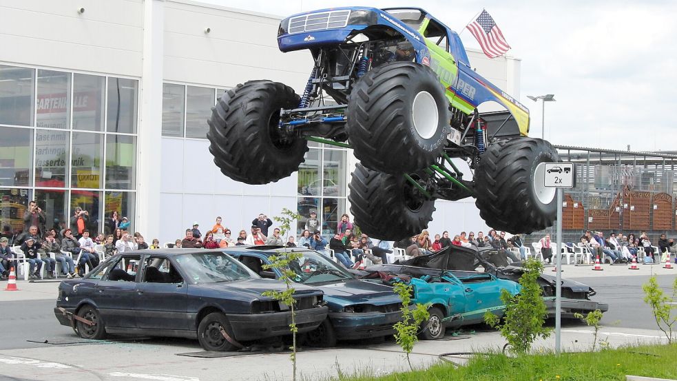 Bei der Monstertruck-Show in Papenburg werden viele Stunts zu sehen sein. Foto: Familie Roselly