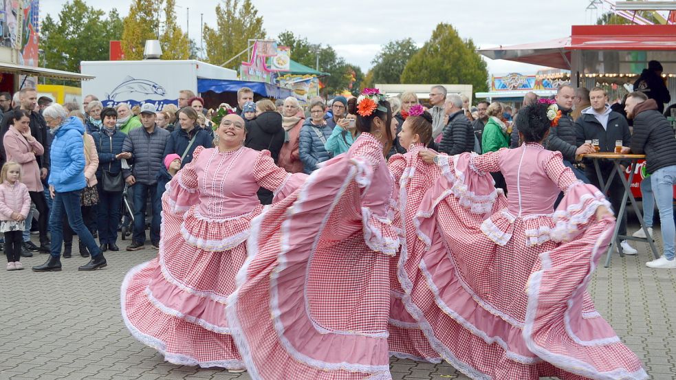 Auf dem Straßenfest wurden kolumbianische Tänze aufgeführt.