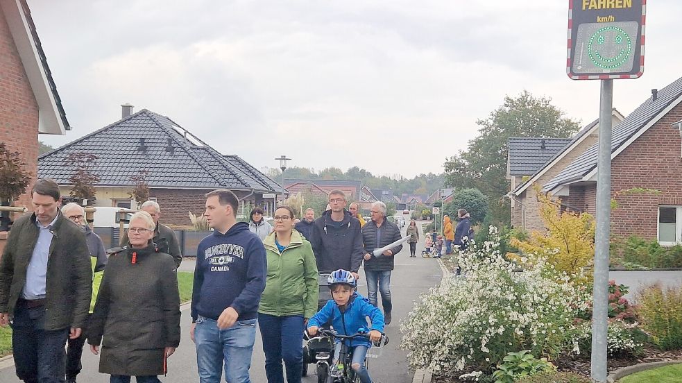 Ein Verkehrsdisplay mit Smiley zeigt Verkehrsteilnehmern, ob sie zu schnell oder korrekt fahren. Foto: Gettkowski