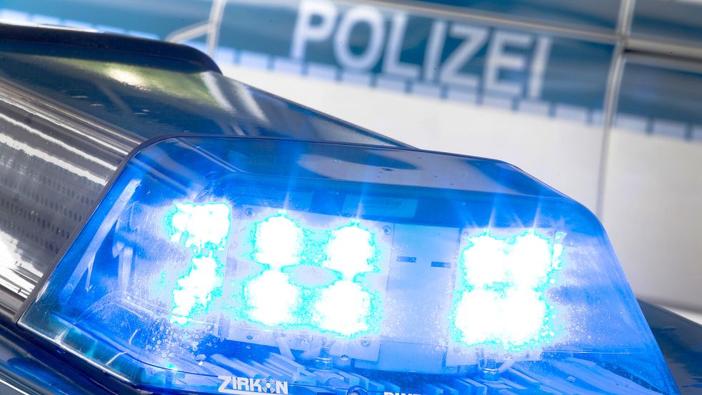 Einsatzkräfte bei Polizei, Feuerwehr oder Sanitätsdienst kennen verbale Ausfälle von den Einsatzorten. Journalisten erhalten oft heftige Kommentare auf ihre Berichte. Foto: Gentsch/dpa
