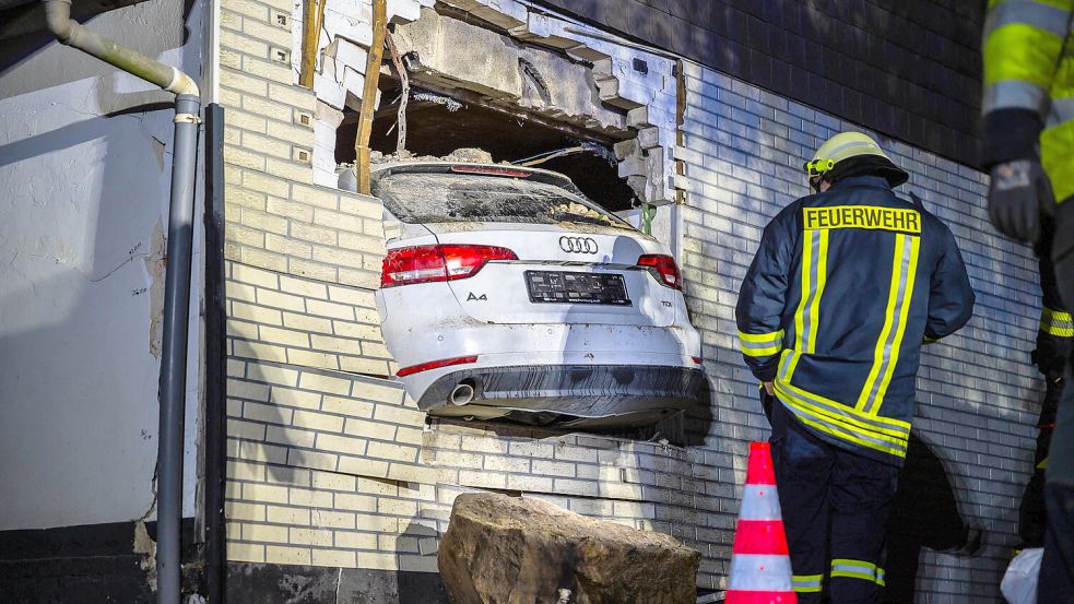 Der Wagen stoppte wenige Zentimeter vor dem Schlafzimmer, in dem die Hausbewohner schliefen. Foto: Sebastian Iwersen