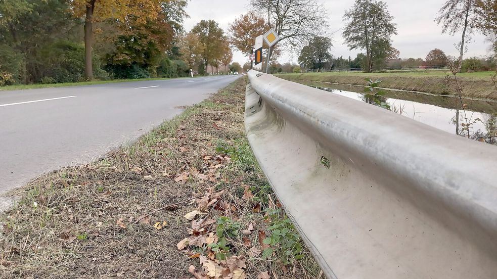 An dieser Stelle am Rajen in Richtung Großwolde sind Leitplanken angebracht. Foto: Scherzer