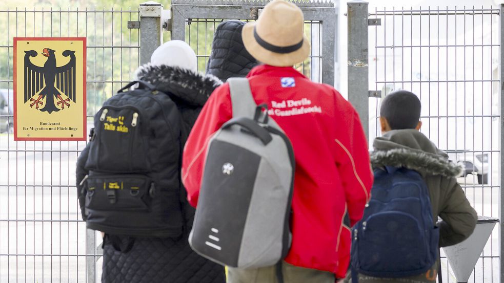 Schneller arbeiten? Die Zukunft Geflüchteter ist oft über sehr lange Zeit ungewiss. Foto: dpa/Julian Stratenschulte