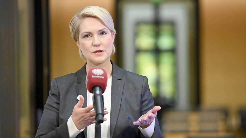 Unter anderem MVs Ministerpräsidentin und neue Bundesratspräsidentin Manuela Schwesig hält es für sinnvoll, dass sich Menschen, die sich in Deutschland einbürgern wollen, zum Existenzrecht von Israel bekennen. Foto: dpa/Britta Pedersen