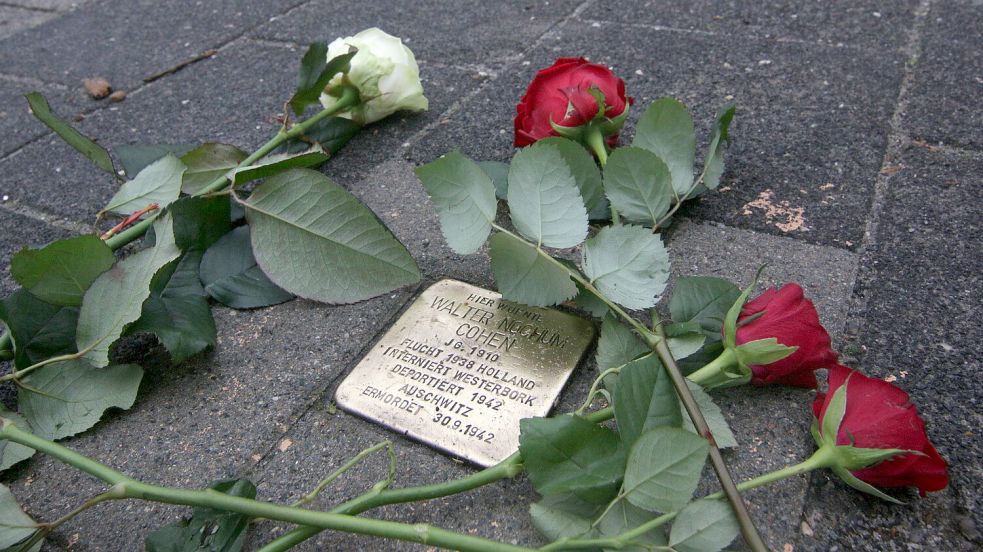 An der Rhauderwieke, Ecke Neuer Weg, liegt der Stolperstein, der an Walter Nachum Cohen erinnert. Dort beginnt der Rundgang zum Gedenken an die Opfer der Novemberpogrome. Foto: privat