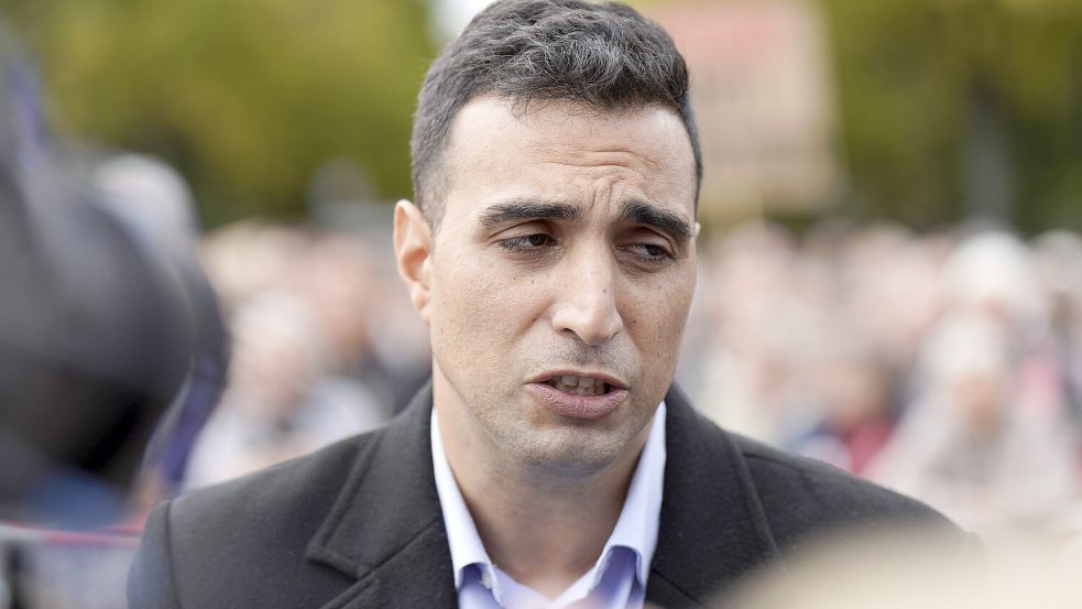 Yoni Asher ist verzweifelt. Vor zwei Wochen war er in Berlin und sprach vor Zehntausenden über seine Frau und seine Töchter, die von der Hamas entführt wurden. Foto: IMAGO/Bernd Elmenthaler