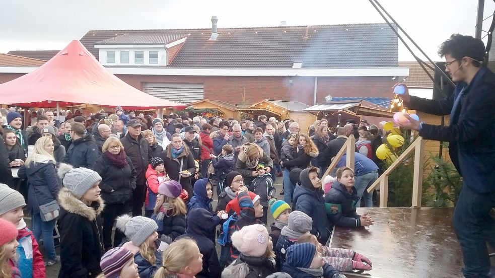 Magier Linnert bringt bei seinem Auftritt nicht nur Kinder zum Staunen. Foto: privat