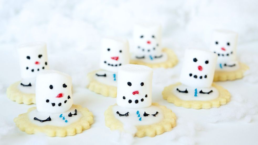 Lustige und kreative Idee: die Melted Snowman-Plätzchen. Foto: Catherine Waibel/dpa-tmn