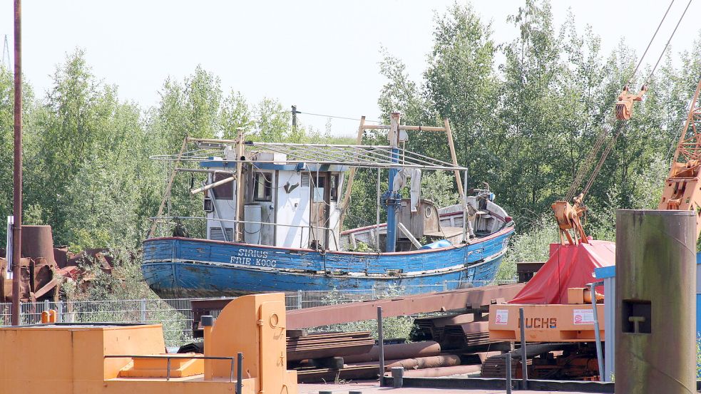 Wer beispielsweise mit dem Traditionsschiff „Prinz Heinrich“ den Hafen verlassen wollte, hatte diese Sicht auf die „Sirius“. Foto: Bothe/Archiv