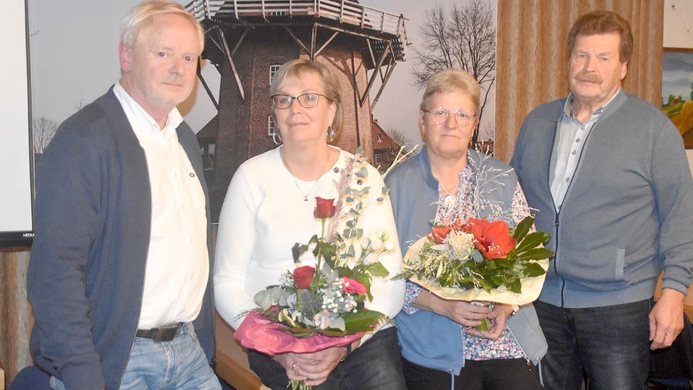 1. Der neugewählte Vorstand des Mühlenvereins Scharrel im Jubiläumsjahr (von rechts) mit Bernd Norrenbrock (2. Vorsitzender), Anne Schäfer (Schriftführerin), Elke Widawski (Schatzmeisterin) und Christian Grote (Vorsitzender). Foto: privat