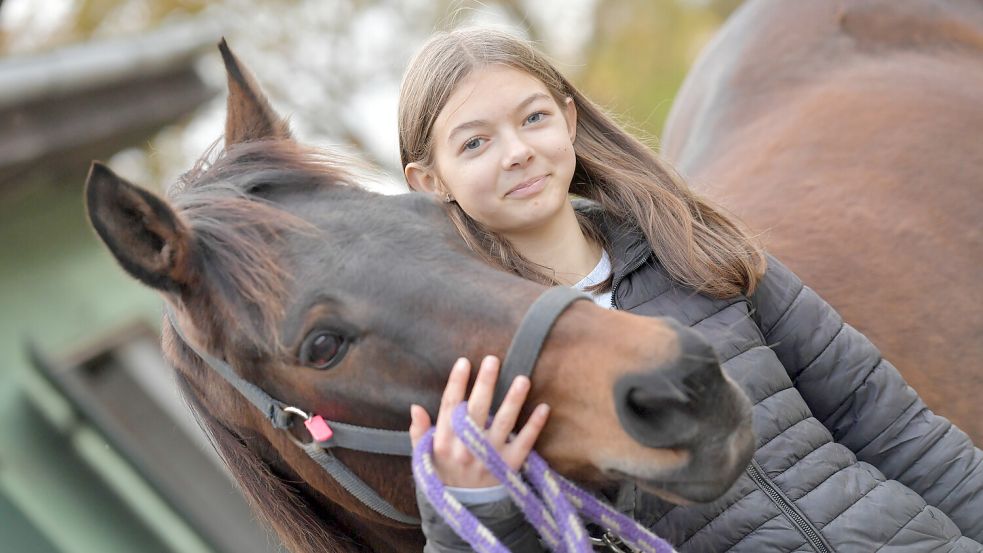 Lilli Thien in ihrem Element: Die 14-Jährige ist täglich auf dem Reiterhof. Fotos: Ortgies