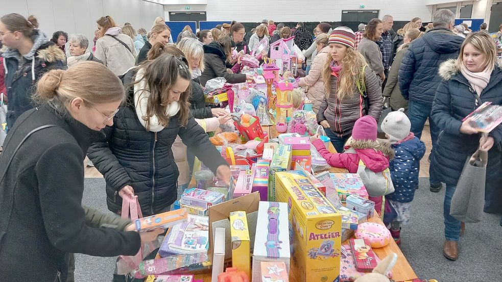 Im Vereinsheim in Ostrhauderfehn konnte nach Herzenslust gestöbert werden.